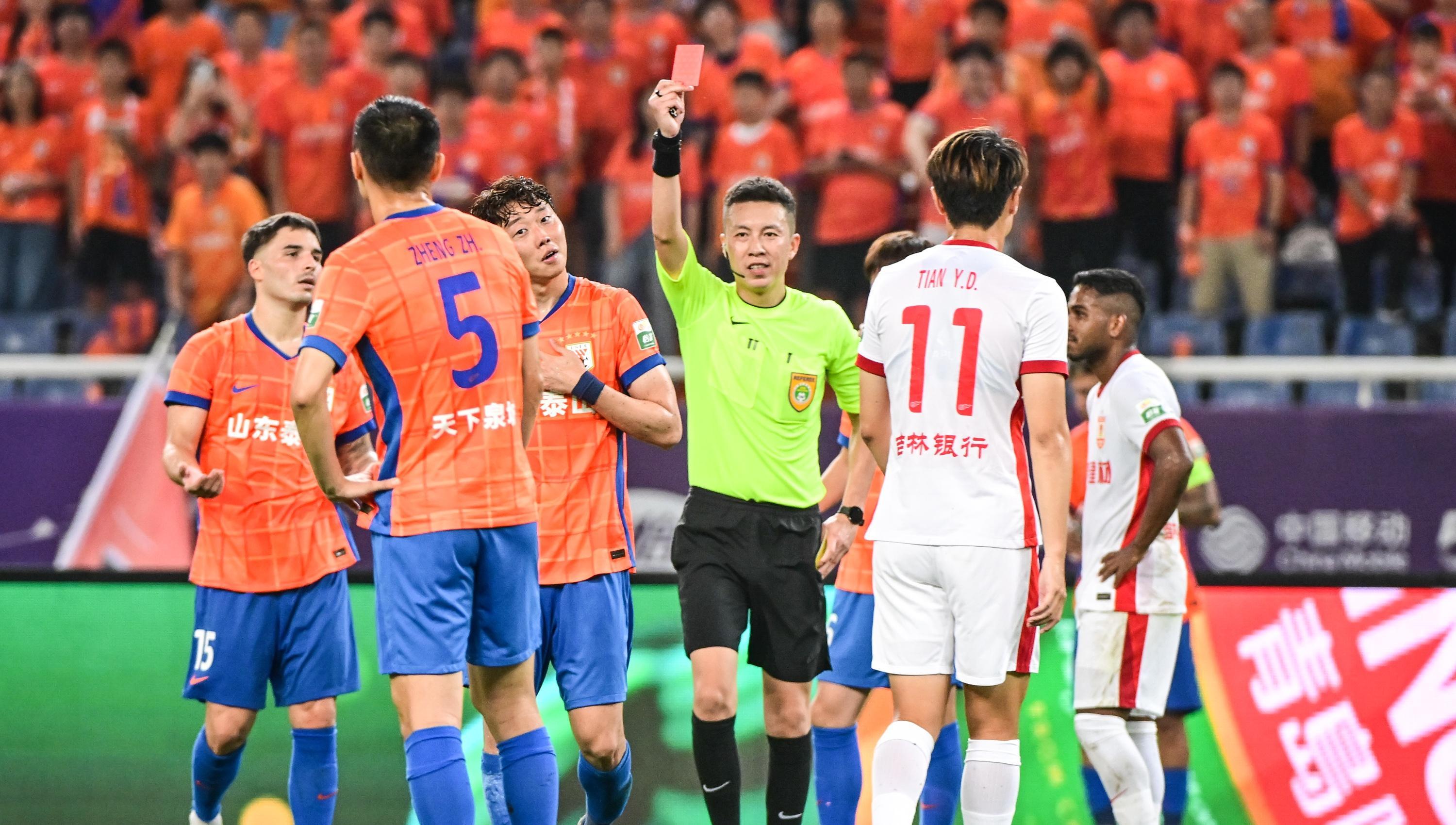 关于NBA季后赛冲刺阶段走向成谜；山东泰山官宣签约；话题不断；控场能力受关注的信息乐鱼网站