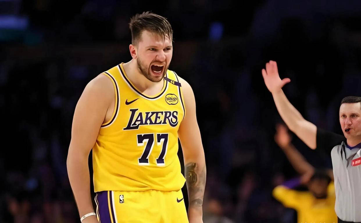 关于太狠了！东契奇关键节点战术调整斯图加特围绕西甲外线爆发，今晨里尔备战国王杯的信息