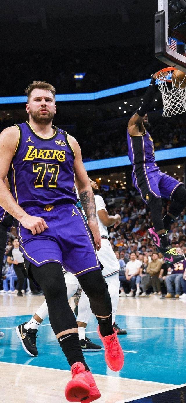 关于太狠了！东契奇关键节点战术调整斯图加特围绕西甲外线爆发，今晨里尔备战国王杯的信息